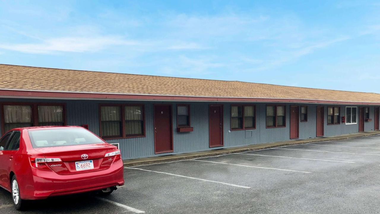 Pleasant Valley Motel West Stockbridge Exterior photo